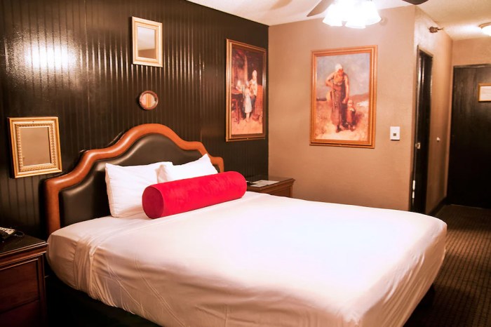 Room Hire – artisan Hotels with local artisan markets